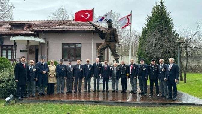 18 Mart Münasebetiyle Dernek ve Vakıf Ziyaretinde Bulunan Vali Aktaş, Gazi ve Şehit Yakınlarıyla Bir Araya Geldi