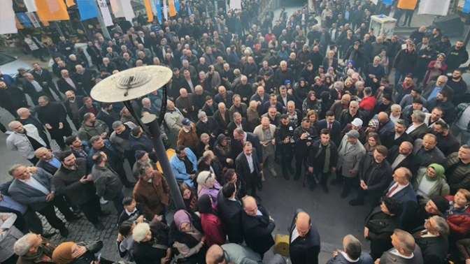 AK Parti’den miting havasında seçim ofisi açılışı