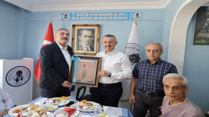 Başkan Büyükakın, Erzurum Vakfı’na konuk oldu