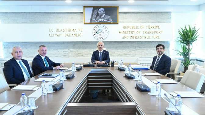 Başkan Büyükakın Ulaştırma ve Altyapı Bakanını ziyaret etti