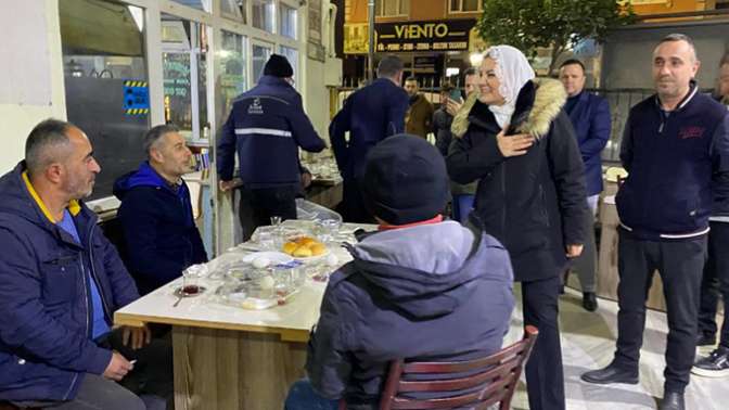 Başkan Hürriyet, Şirinevler’de vatandaşla bir araya geldi