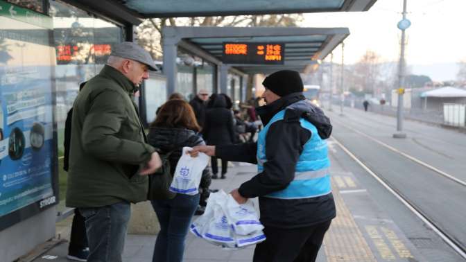 Büyükşehir, 4 bin 600 kandil simidi dağıttı