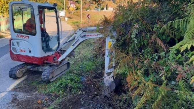 Büyükşehir, Gölcük’te su kanallarını temizliyor