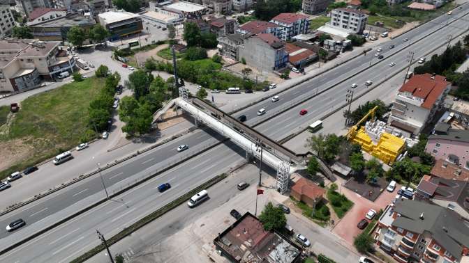 Çenesuyu ve 60 Evlerin eski üstgeçitleri sökülüyor