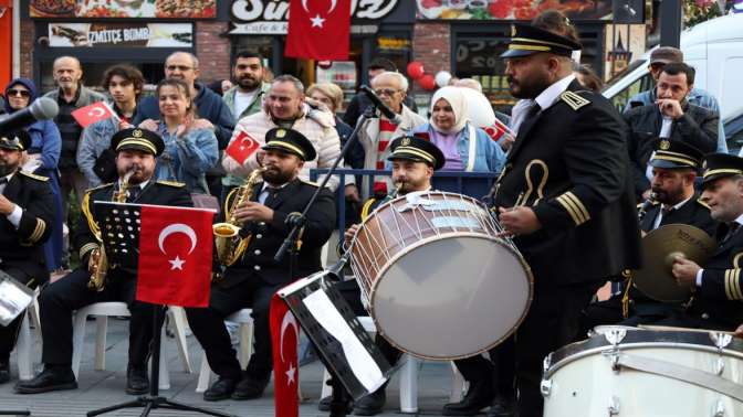 Cumhuriyet Bulvarı Ata’nın sevdiği şarkılarla çınladı