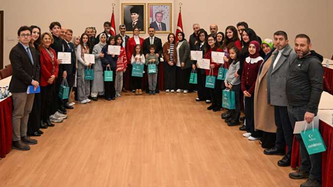 “Cumhuriyetimizin Yüzüncü Yılında Tüketici Hakları” Konulu Resim Yarışmasına Katılan Öğrenciler Vali Aktaş’ı Ziyaret Etti