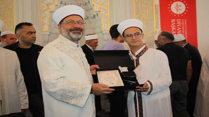 Diyanet İşleri Başkanı Erbaş, Kocaelide hafızlık icazet törenine katıldı