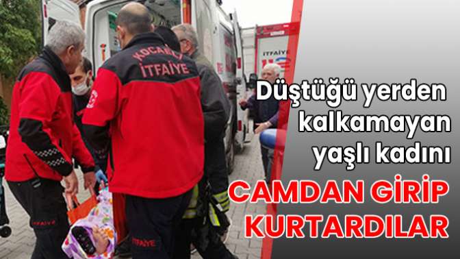 Düştüğü yerden kalkamayan yaşlı kadını camdan girip kurtardılar