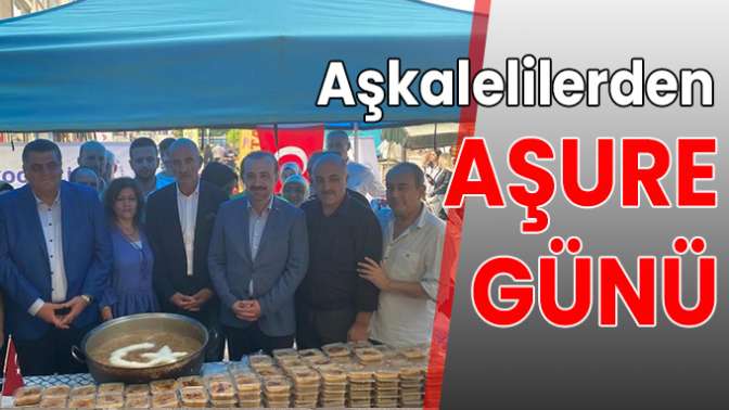 Geleneksel aşure dağıtımı