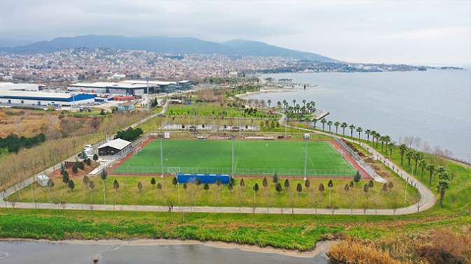 Gölcük Metin Uzuner Spor Tesisi’nde yenileme çalışmaları başladı