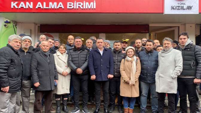 İYİ Parti Kocaeli depremzedeler için kan vermeye gitti