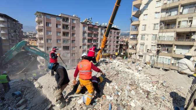 İZBAK, deprem bölgesinde 9 gündür canla başla çalışıyor