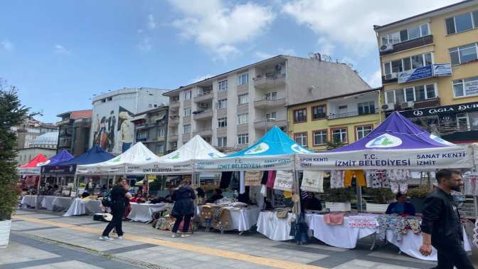 İzmit Belediyesi El Emeği Satış Stantları kadınlar arasından dayanışmayı güçlendiriyor