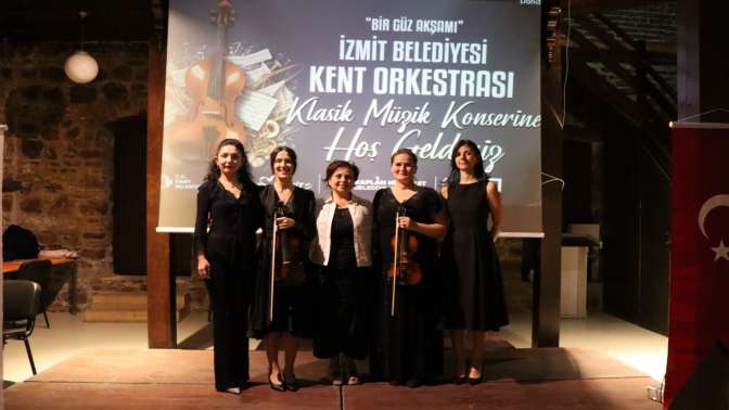 İzmit Belediyesi Kent Orkestrasının klasik müzik konseri büyük beğeni topladı