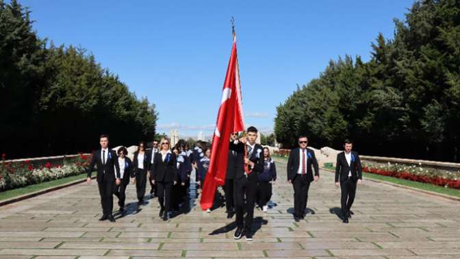 Kocaeli Bilnet Okulları öğrencileri Ata’nın huzuruna çıktı