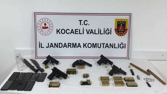 Kocaeli merkezli 3 ilde silah kaçakçılarına jandarmadan operasyon