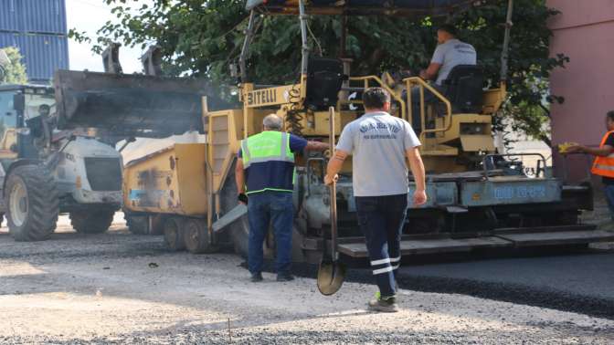 Körfez’de Bütün Sokak’a 100 ton asfalt