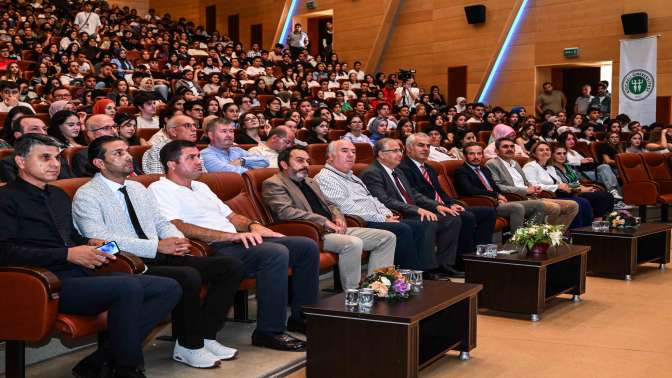 KOÜ’de ilk dersi Rektör Cantürk verdi