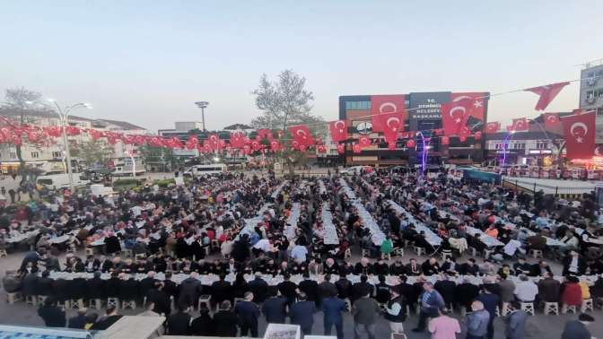 MHP Derince 2 bin kişiyle iftar yaptı