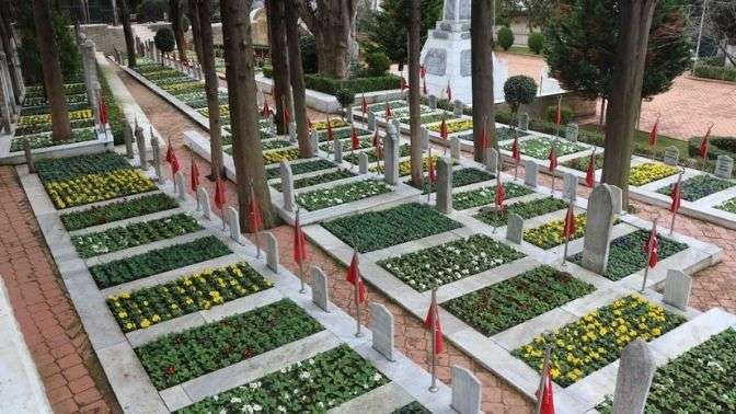 Şehitlikler, “18 Mart Çanakkale Zaferi” için hazırlandı