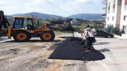 Gölcük'te asfalt ve parke seferberliği sürüyor