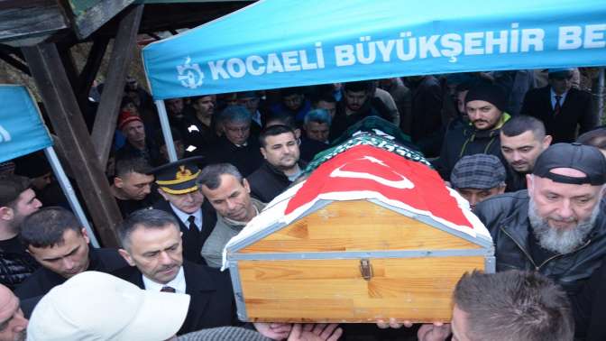 Vali Aktaş, Kandıra Pirceler Mahalle Muhtarı Erol Sert’in cenaze törenine katıldı