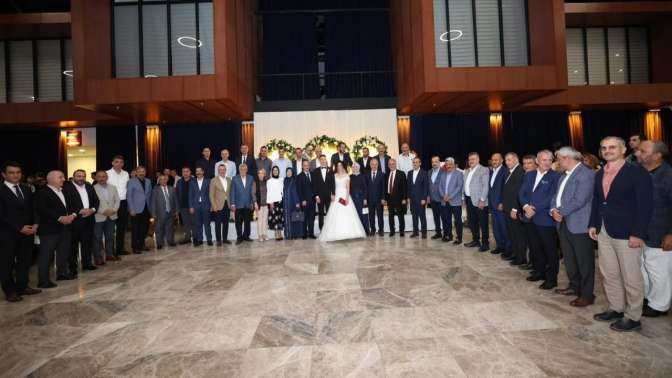 Zeki Aygün’ün oğluna 35 şahitli nikah. Bakan yardımcısı da geldi